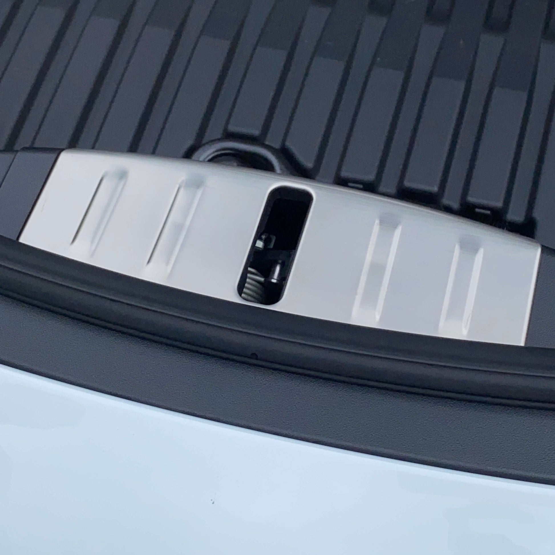Kofferraumschutzblende Tesla Model 3