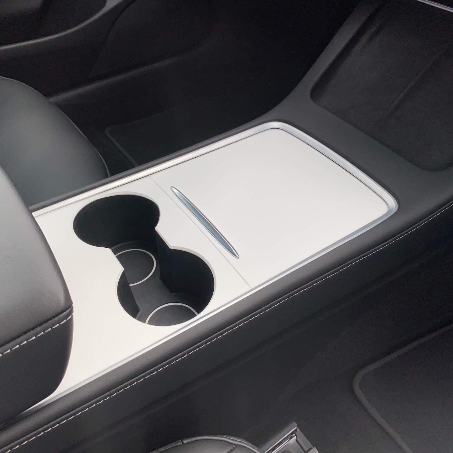 Tesla Model 3 Folie für die Mittelkonsole: Gewinnspiel & Review